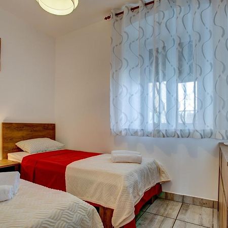 Apartment Laura With Terrace Vodnjan Ngoại thất bức ảnh