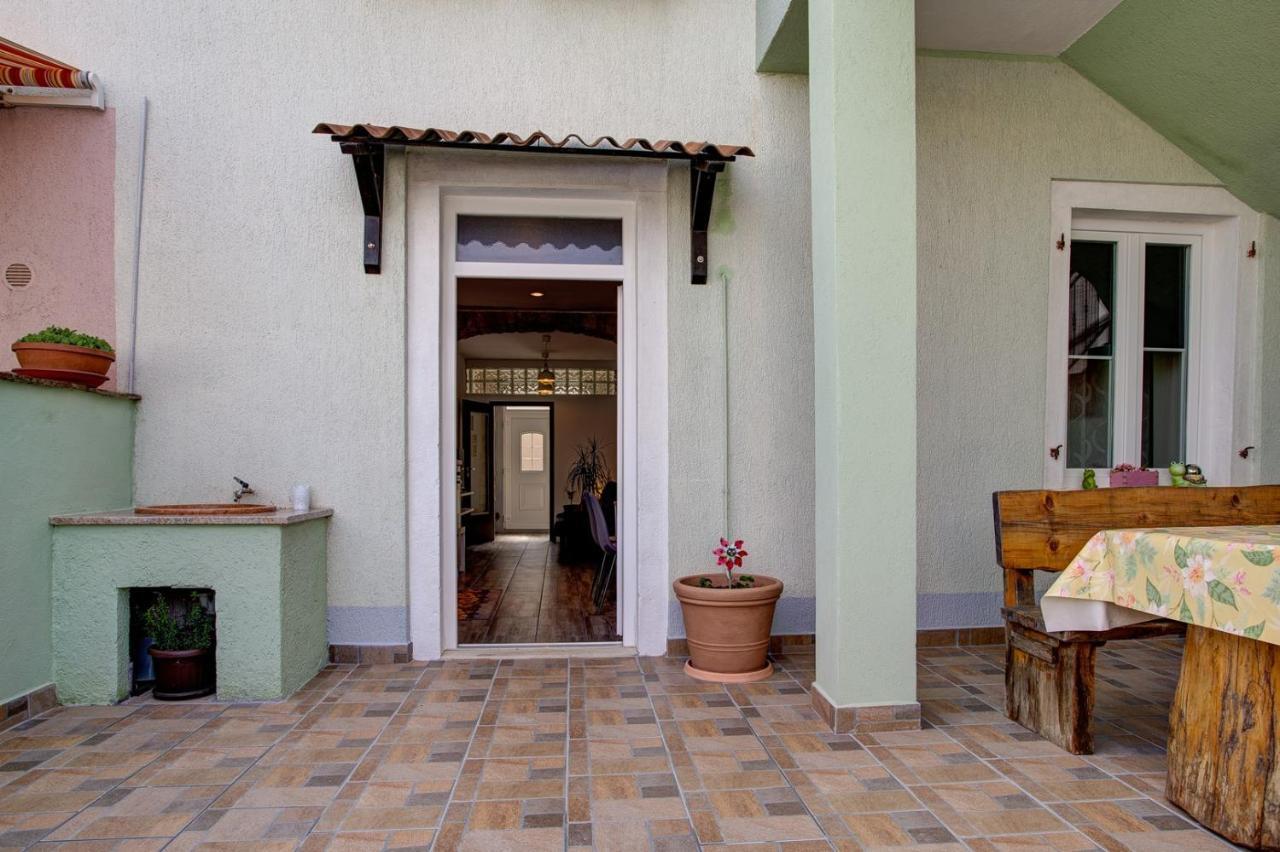 Apartment Laura With Terrace Vodnjan Ngoại thất bức ảnh