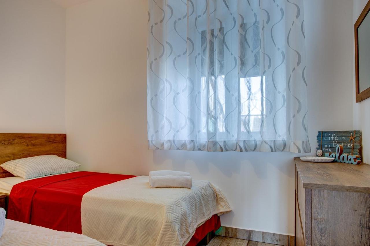 Apartment Laura With Terrace Vodnjan Ngoại thất bức ảnh
