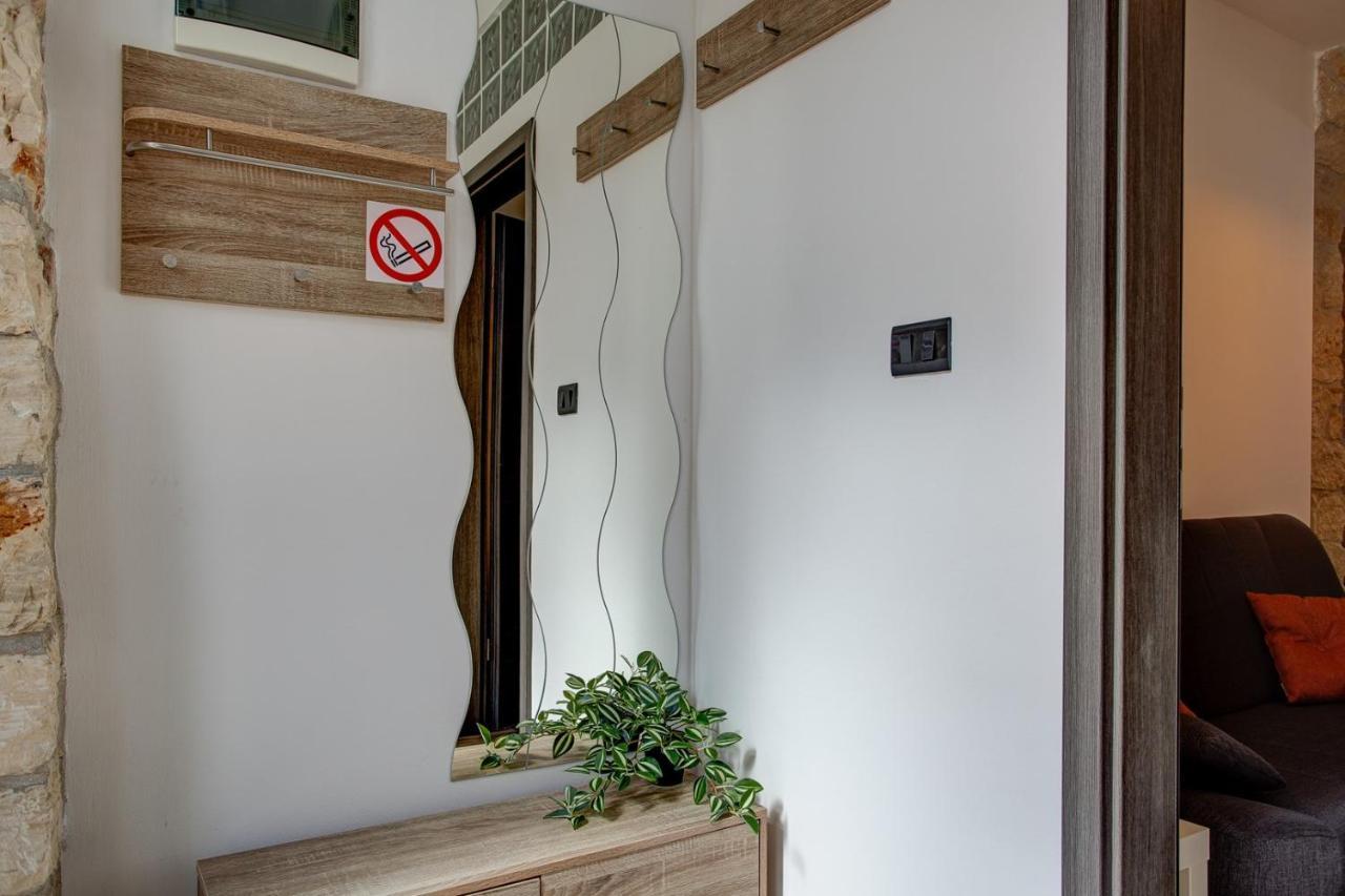 Apartment Laura With Terrace Vodnjan Ngoại thất bức ảnh
