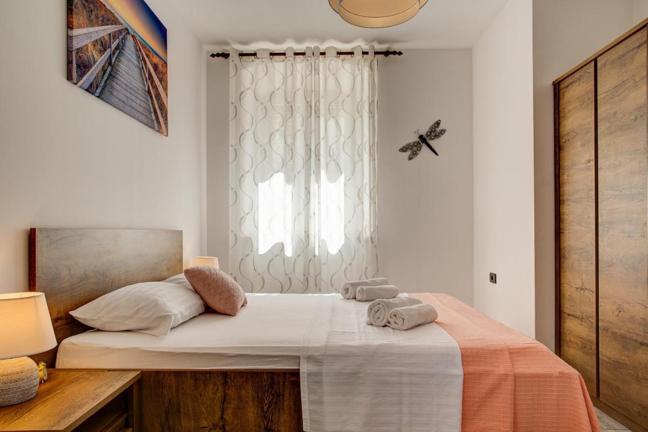 Apartment Laura With Terrace Vodnjan Ngoại thất bức ảnh